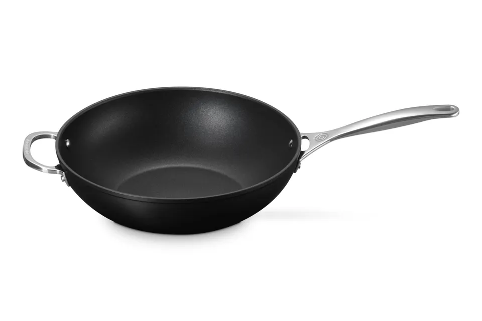 le-creuset-toughened-nonstick-pro-stir-fry-pan-12-inch image 1