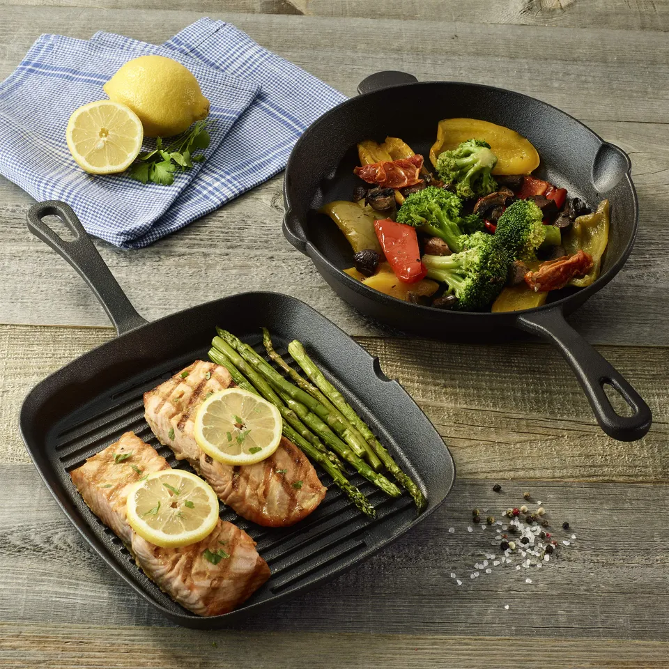 cuisinart-pre-seasoned-cast-iron-9-25-square-grill-and-10-round-fry-pan-2-pack image 1