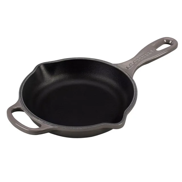 le-creuset-enameled-cast-iron-signature-iron-handle-skillet-6-33-1-2-qt-oyster image 1
