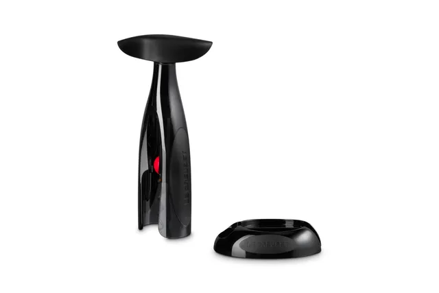 le-creuset-activ-ball-original-gift-set-with-corkscrew-and-foilcutter-black image 1