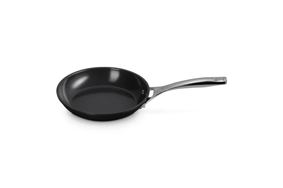 le-creuset-essential-non-stick-ceramic-shallow-frying-pan-8 image 1