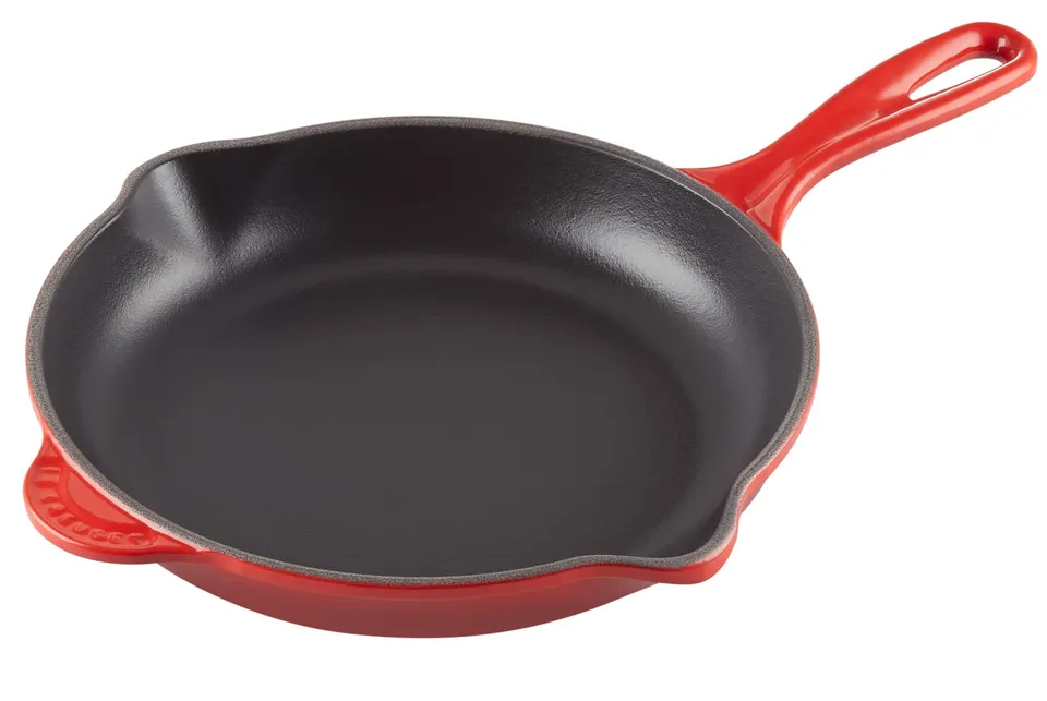 le-creuset-enameled-cast-iron-classic-skillet-9-inch-cerise image 1