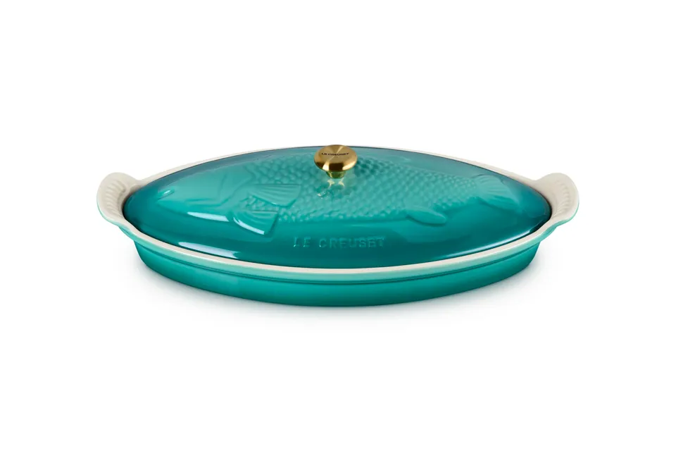 le-creuset-stoneware-heritage-fish-baker-1-7-qt-riviera image 1
