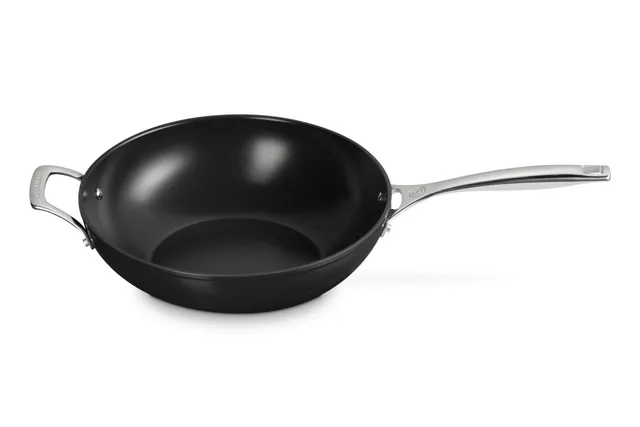 le-creuset-essential-non-stick-ceramic-stir-fry-pan-12-with-glass-lid image 1