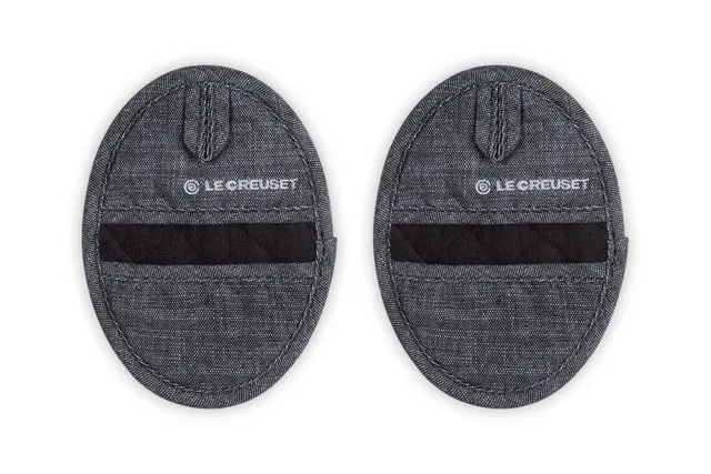 le-creuset-set-of-2-silicone-pot-grips-noir image 1