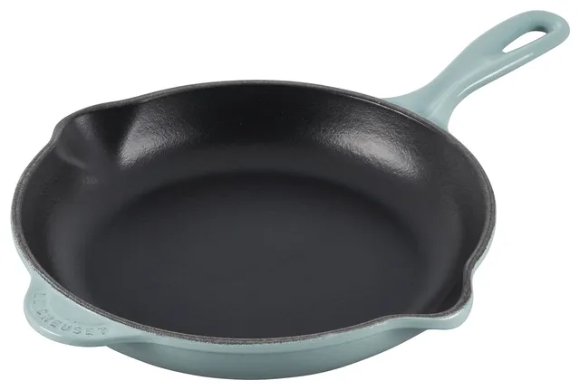 le-creuset-classic-cast-iron-handle-skillet-9-sea-salt image 1