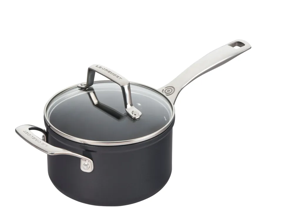 le-creuset-essential-non-stick-ceramic-saucepan-with-glass-lid-2-qt image 1