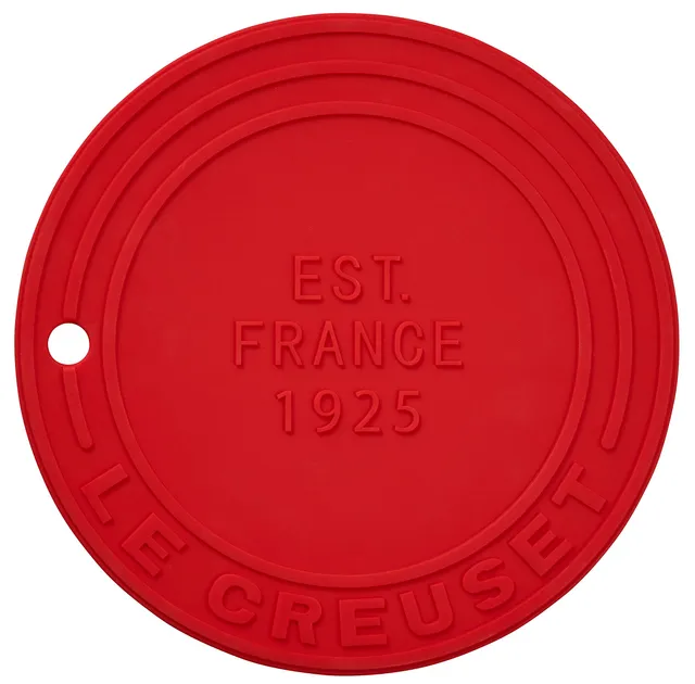 le-creuset-silicone-trivet-est-1925-cerise image 1