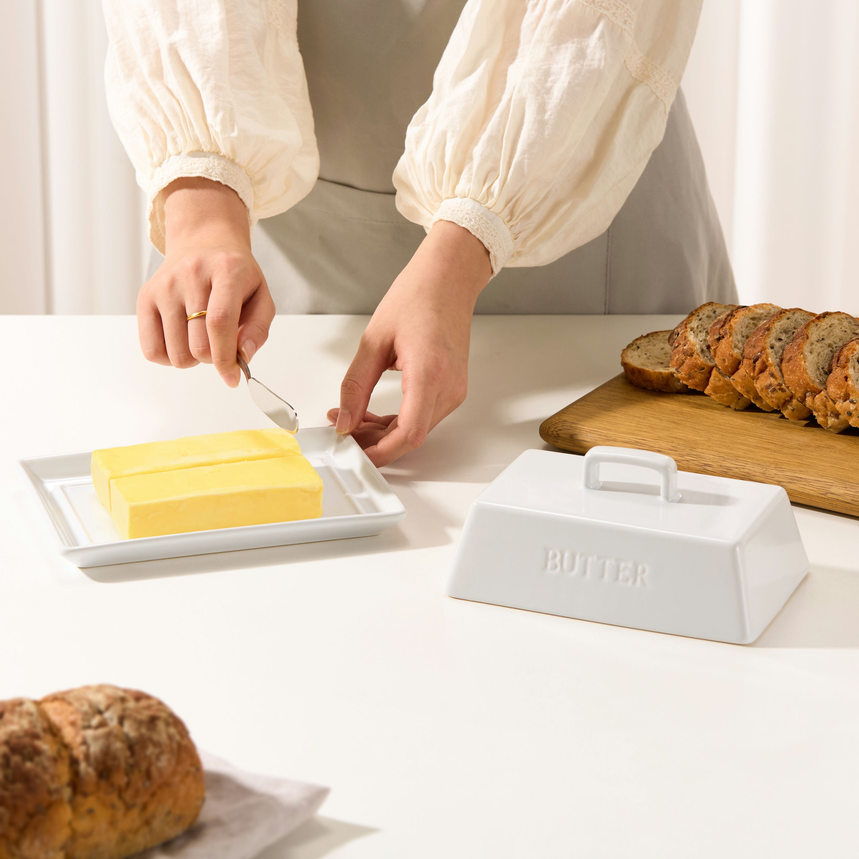 kook-ceramic-extra-large-butter-dish-with-lid-white-holds-2-sticks image 2