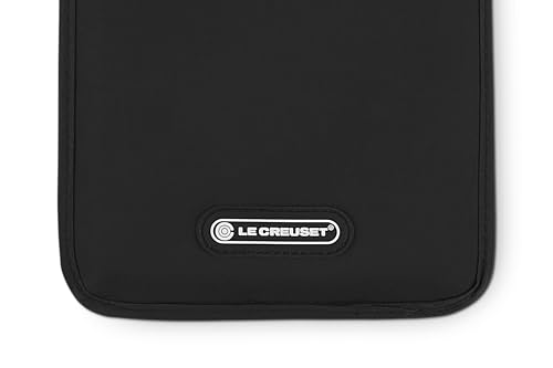 le-creuset-wine-cooler-sleeve-licorice-black image 7