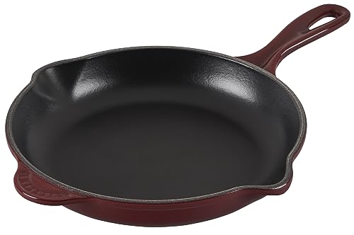 le-creuset-enameled-cast-iron-classic-skillet-9-garnet image 8