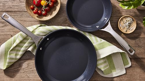le-creuset-essential-non-stick-ceramic-2-piece-frying-pan-set image 8