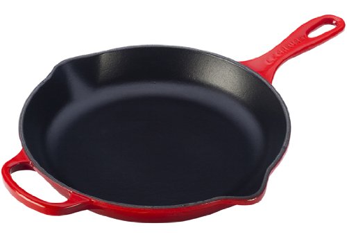 le-creuset-enameled-cast-iron-signature-iron-handle-skillet-11-75-silicone-cool- image 7