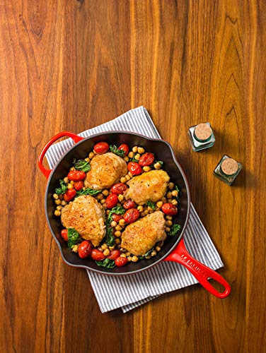 le-creuset-enameled-cast-iron-signature-iron-handle-skillet-11-75-silicone-cool- image 8