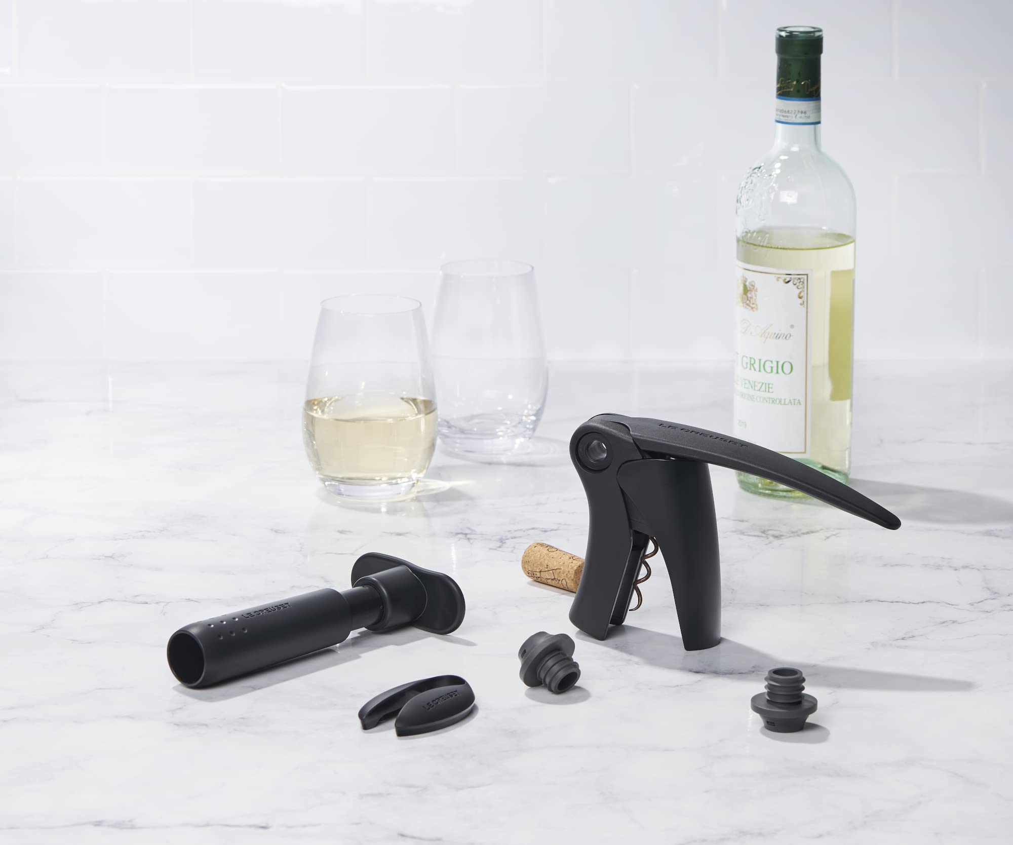 le-creuset-wine-tools-gift-set-5pc-black-grey image 2