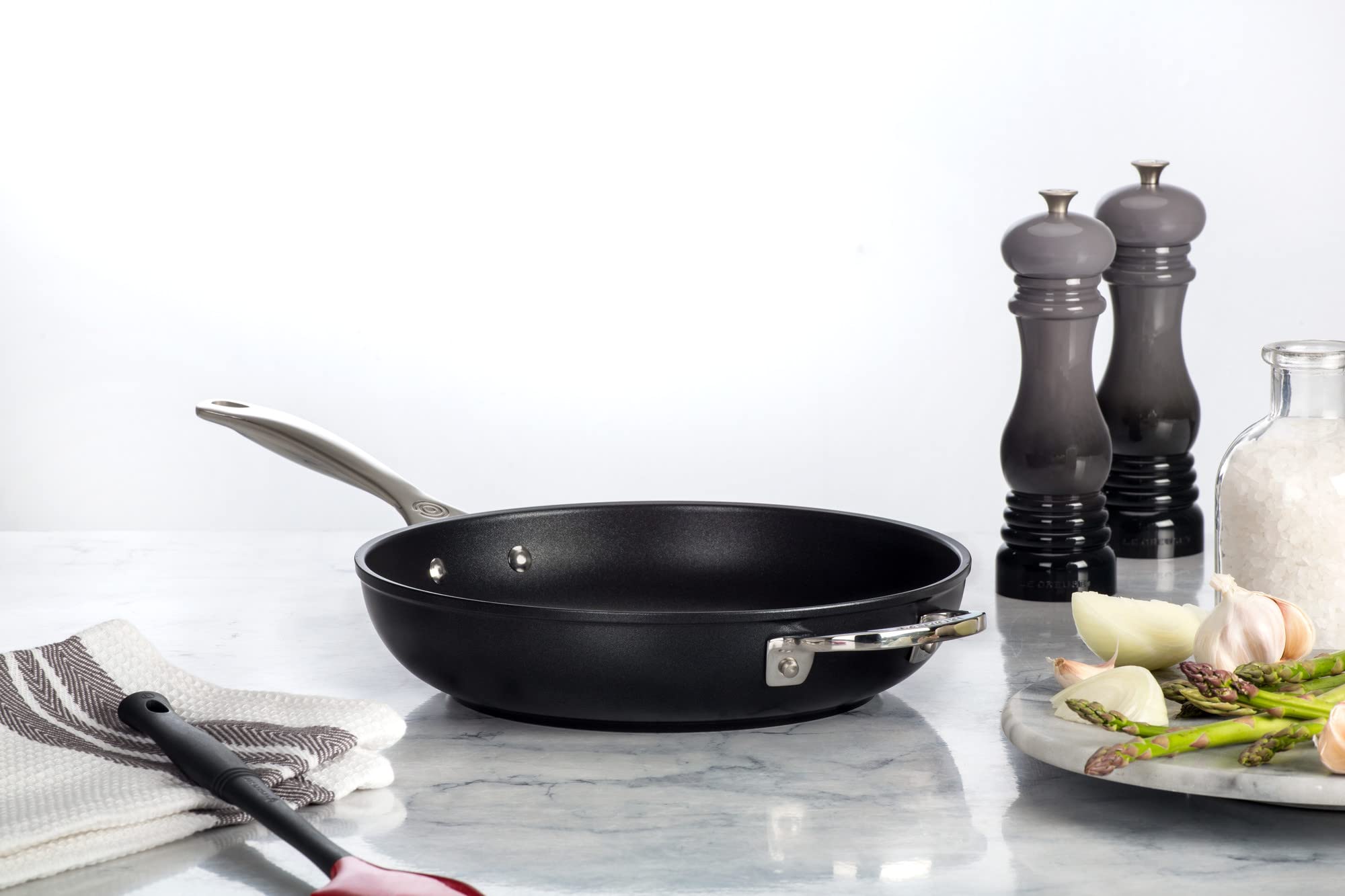 le-creuset-toughened-nonstick-pro-deep-fry-pan-11-inch image 4