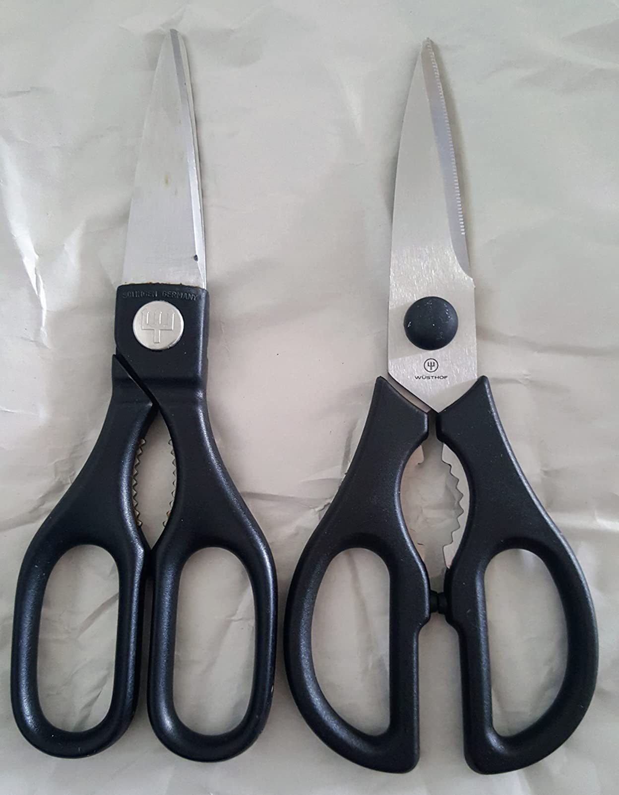 One knife arrived with a loose rivet