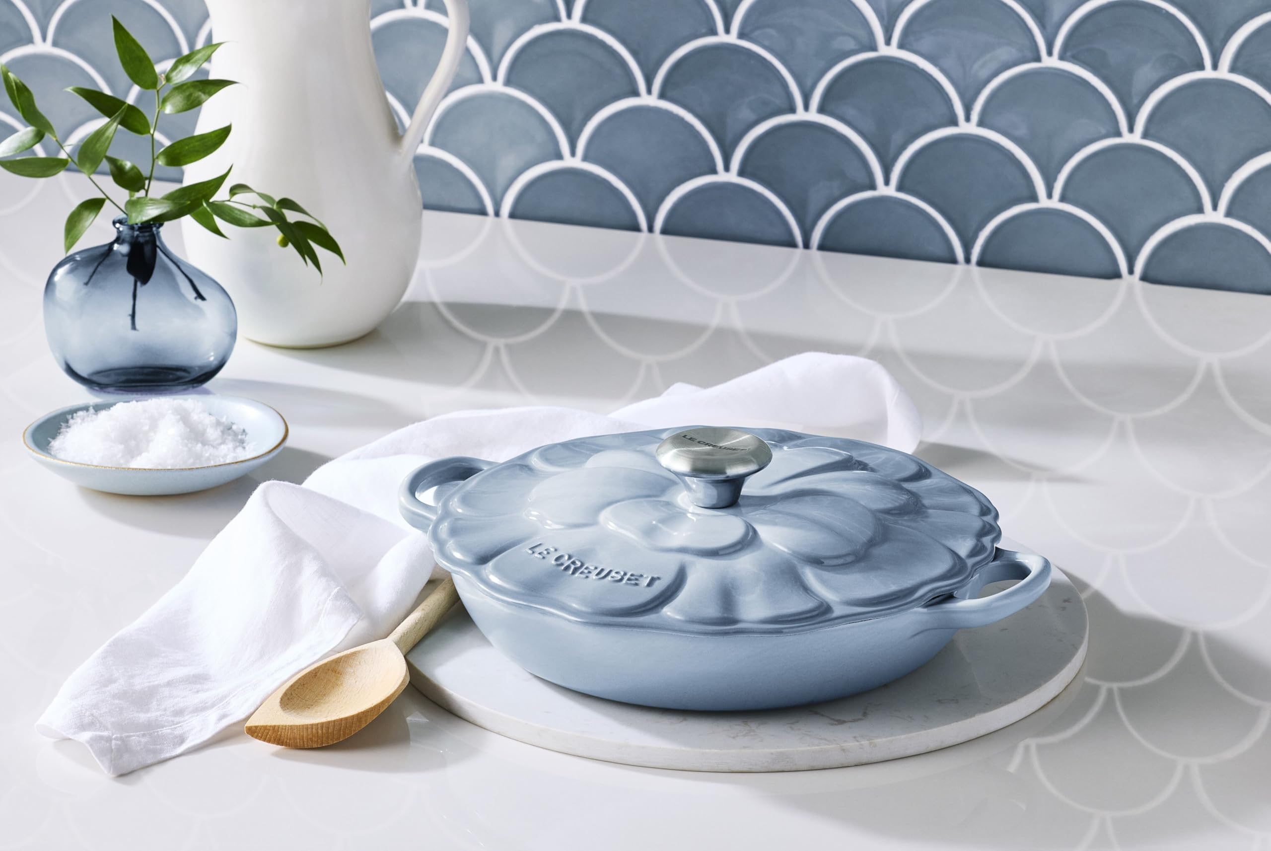le-creuset-enameled-cast-iron-signature-petal-braiser-2-25-qt-coastal-blue-light image 6