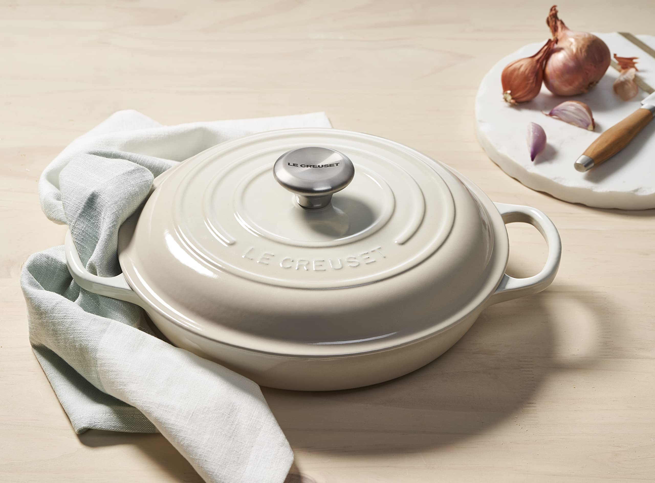 le-creuset-enameled-cast-iron-signature-braiser-3-5-qt-meringue image 5