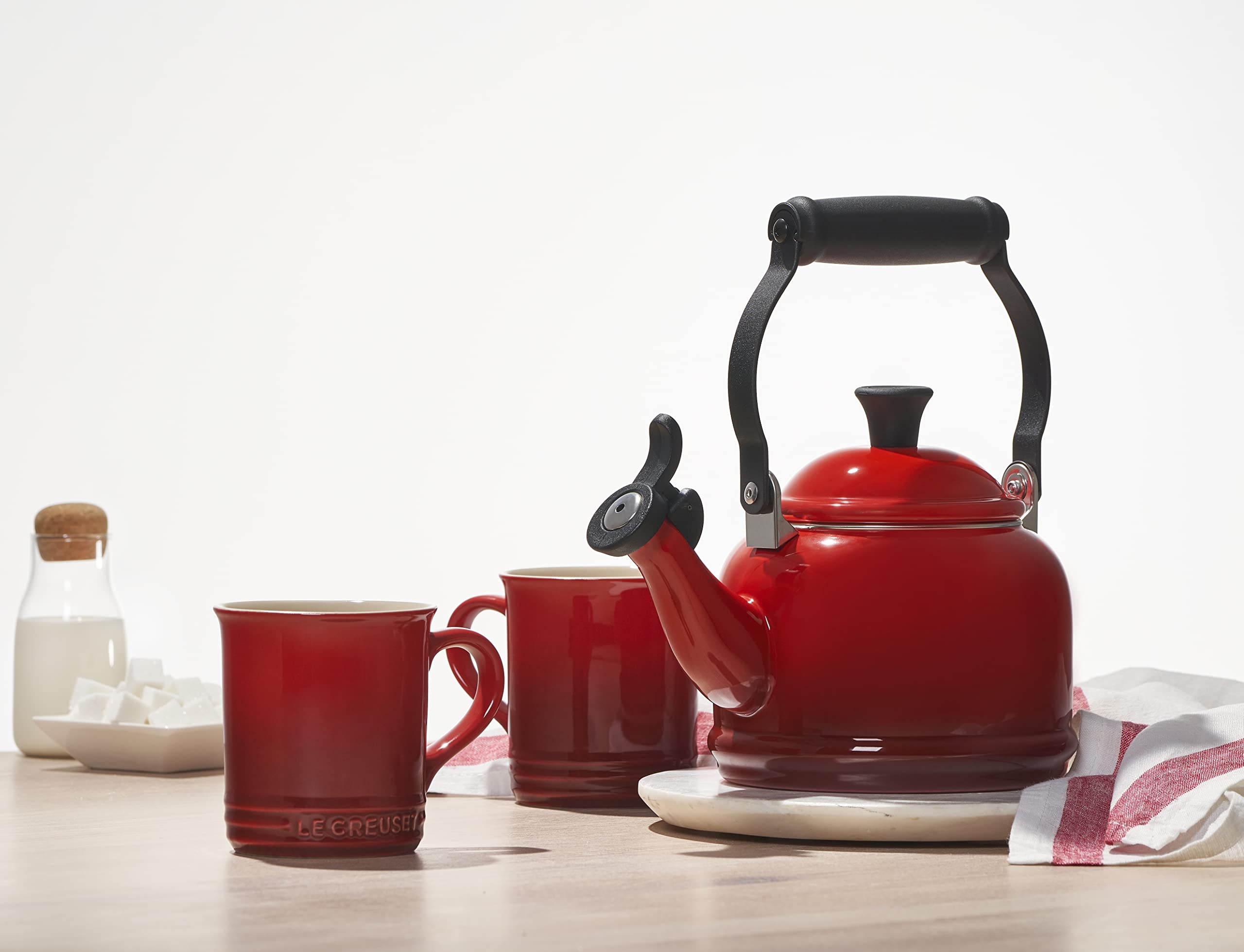 le-creuset-enamel-on-steel-demi-kettle-stoneware-mug-set-1-25-qt-kettle-and-2-x- image 4