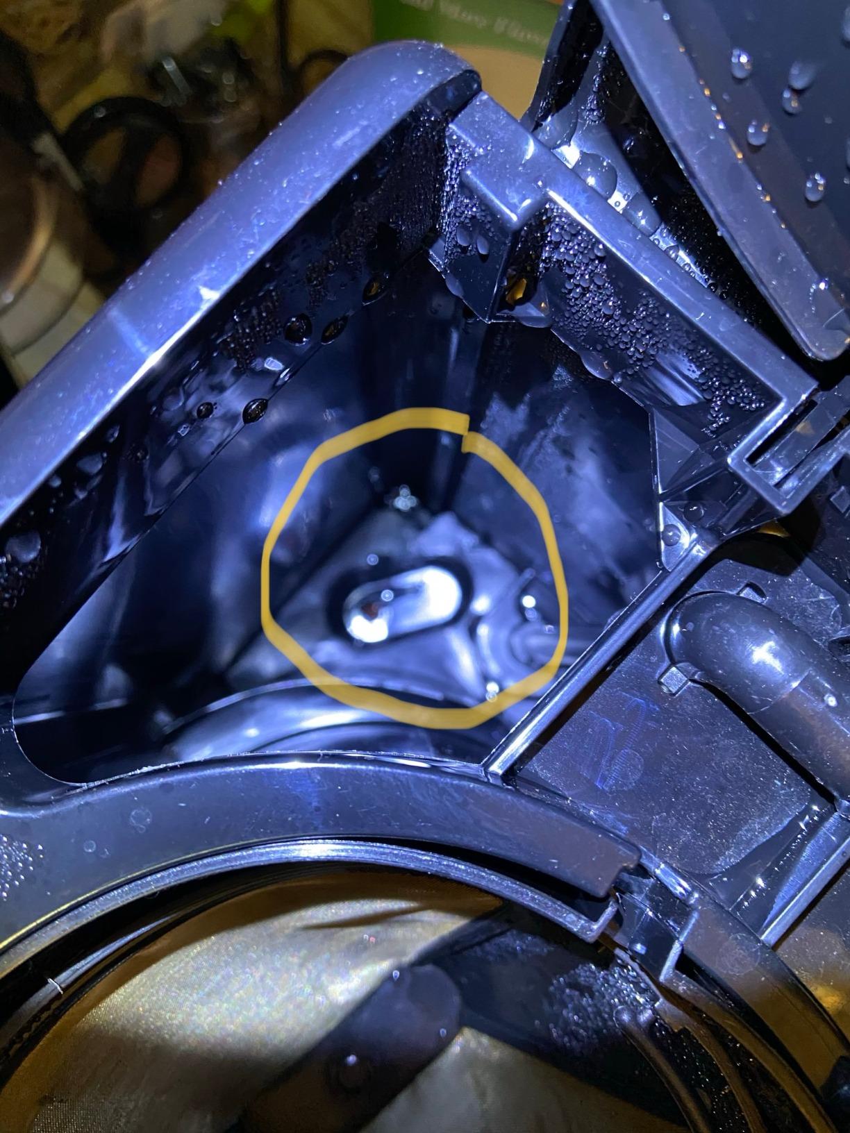 Brews well but lid is annoying