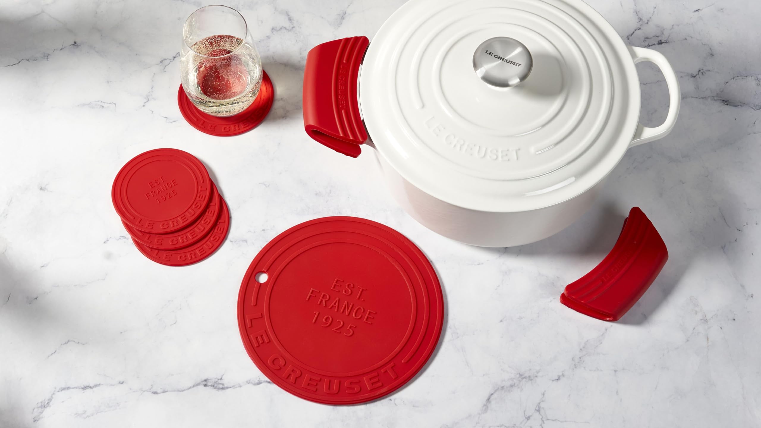 le-creuset-silicone-trivet-est-1925-cerise image 2