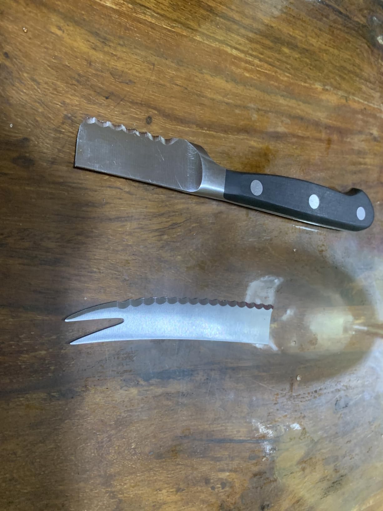 Excellent tomato knife