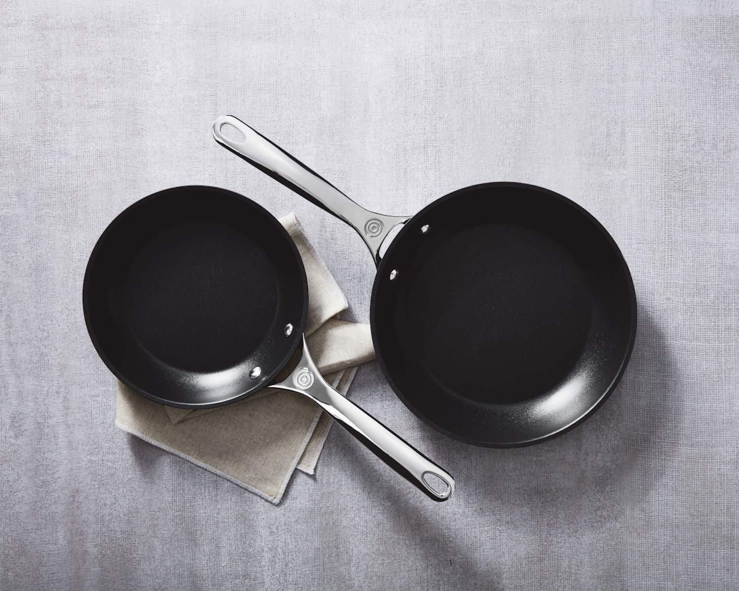 le-creuset-toughened-nonstick-pro-cookware-set-2-piece-8-10-fry-pans image 2