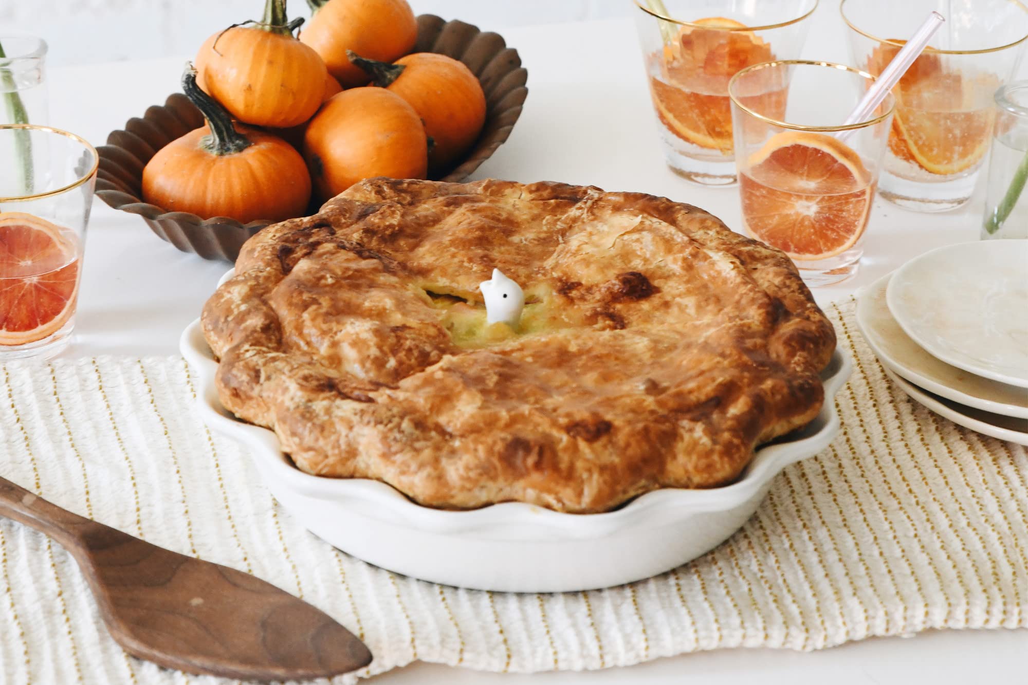 le-creuset-stoneware-9-heritage-pie-dish-white image 2