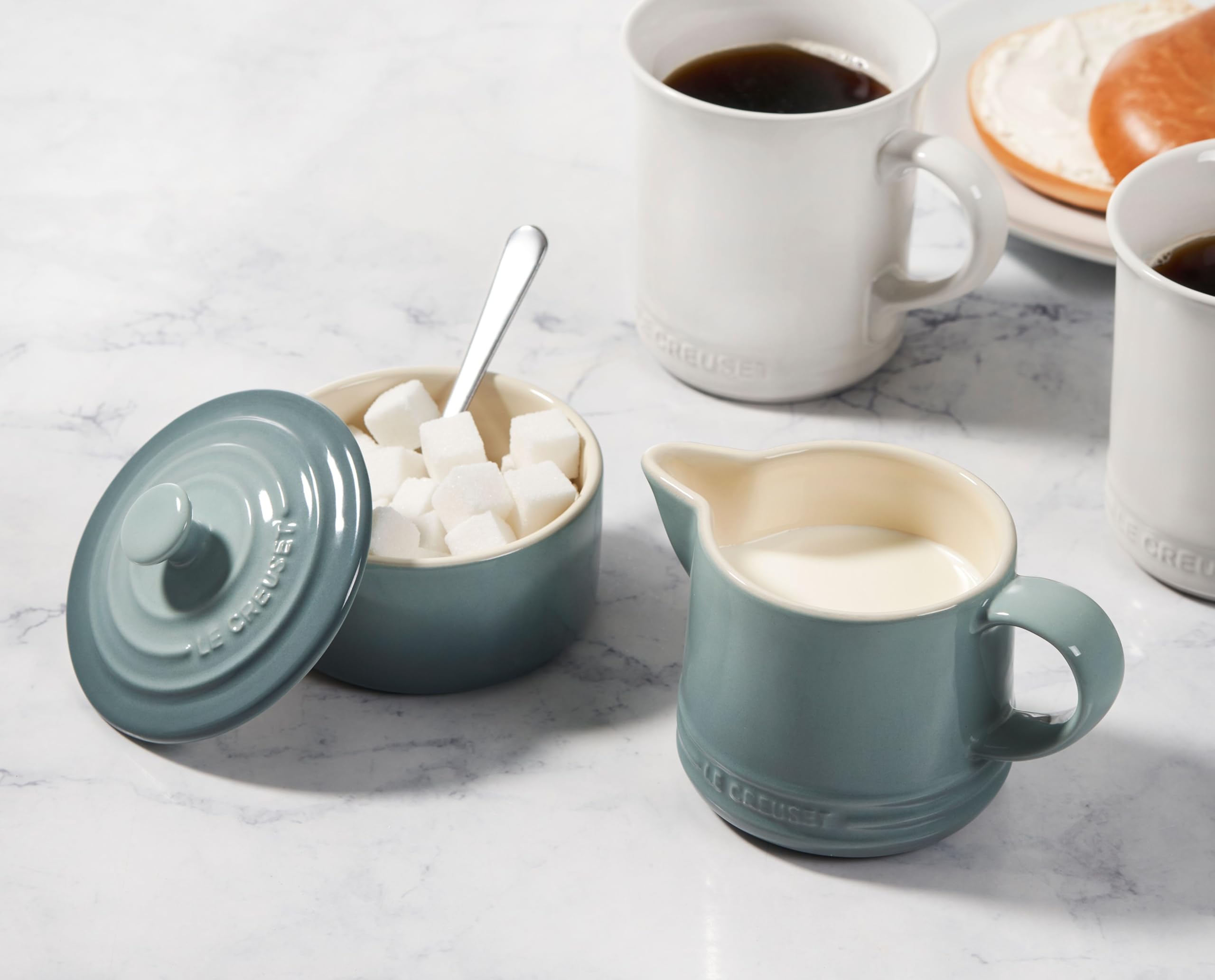 le-creuset-stoneware-signature-cream-sugar-set-cerise image 5
