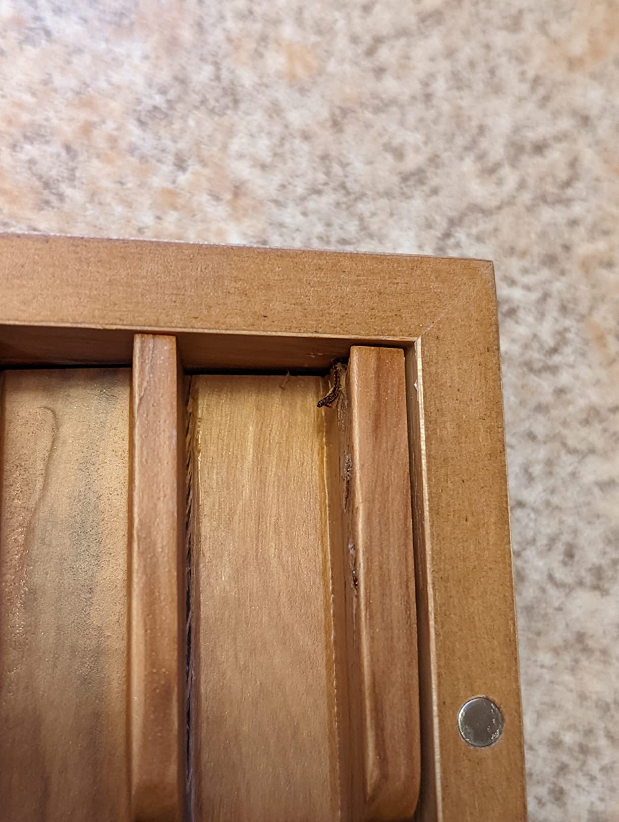 Elegant set, but the box base is unsecured