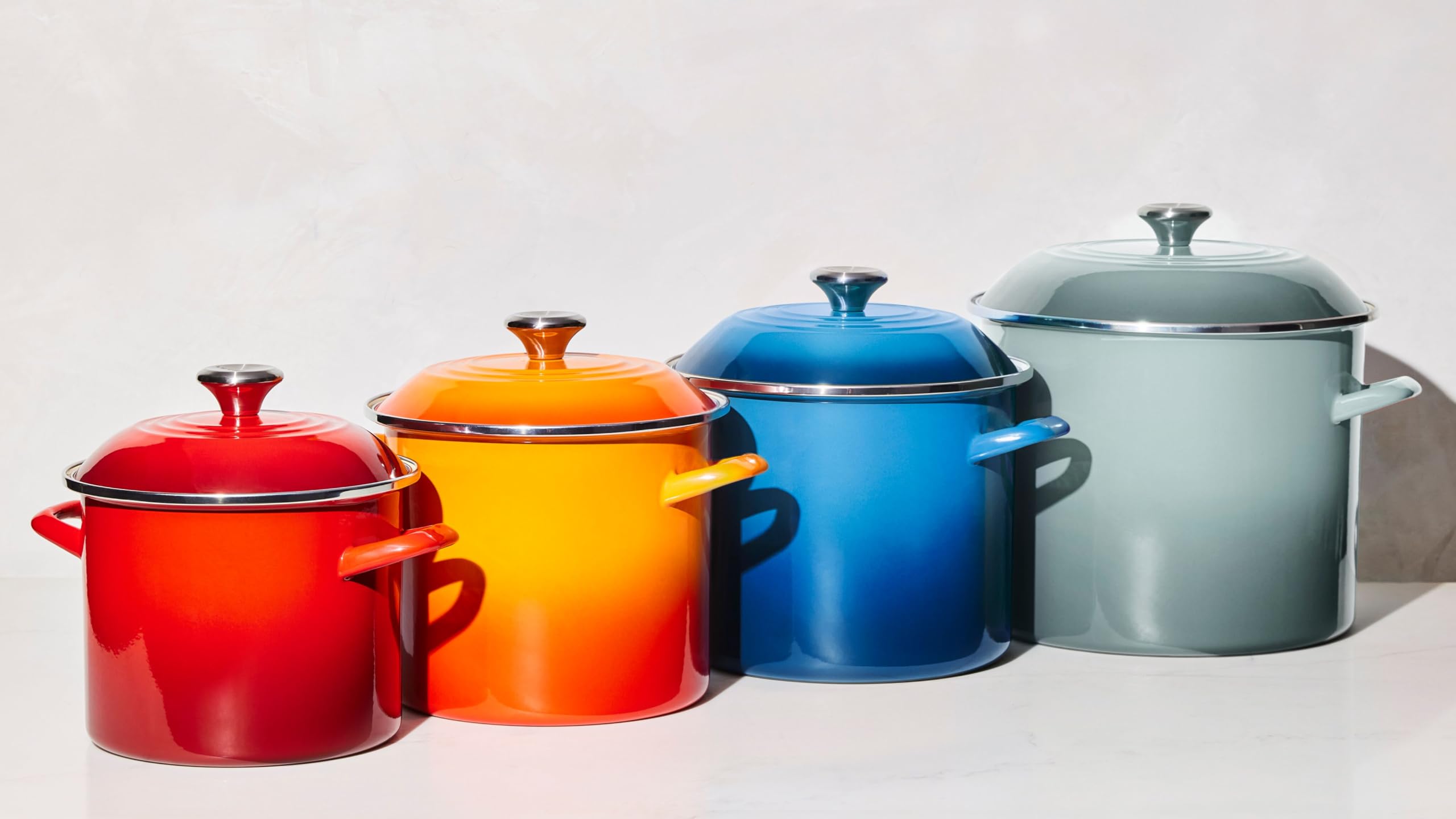 le-creuset-enamel-on-steel-traditional-stockpot-12-qt-olive image 5