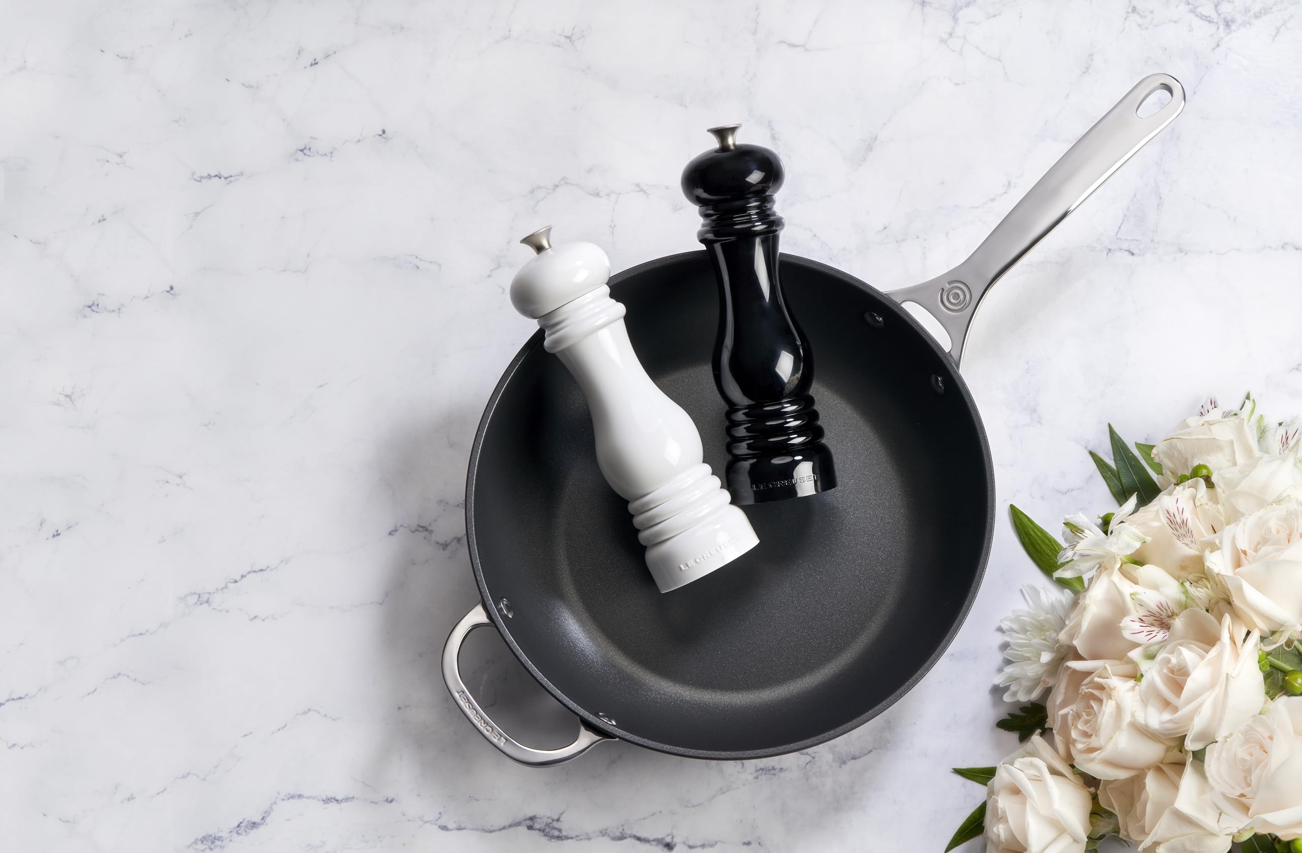 le-creuset-salt-and-pepper-mill-set-8-x-2-1-2-each-black-white image 6