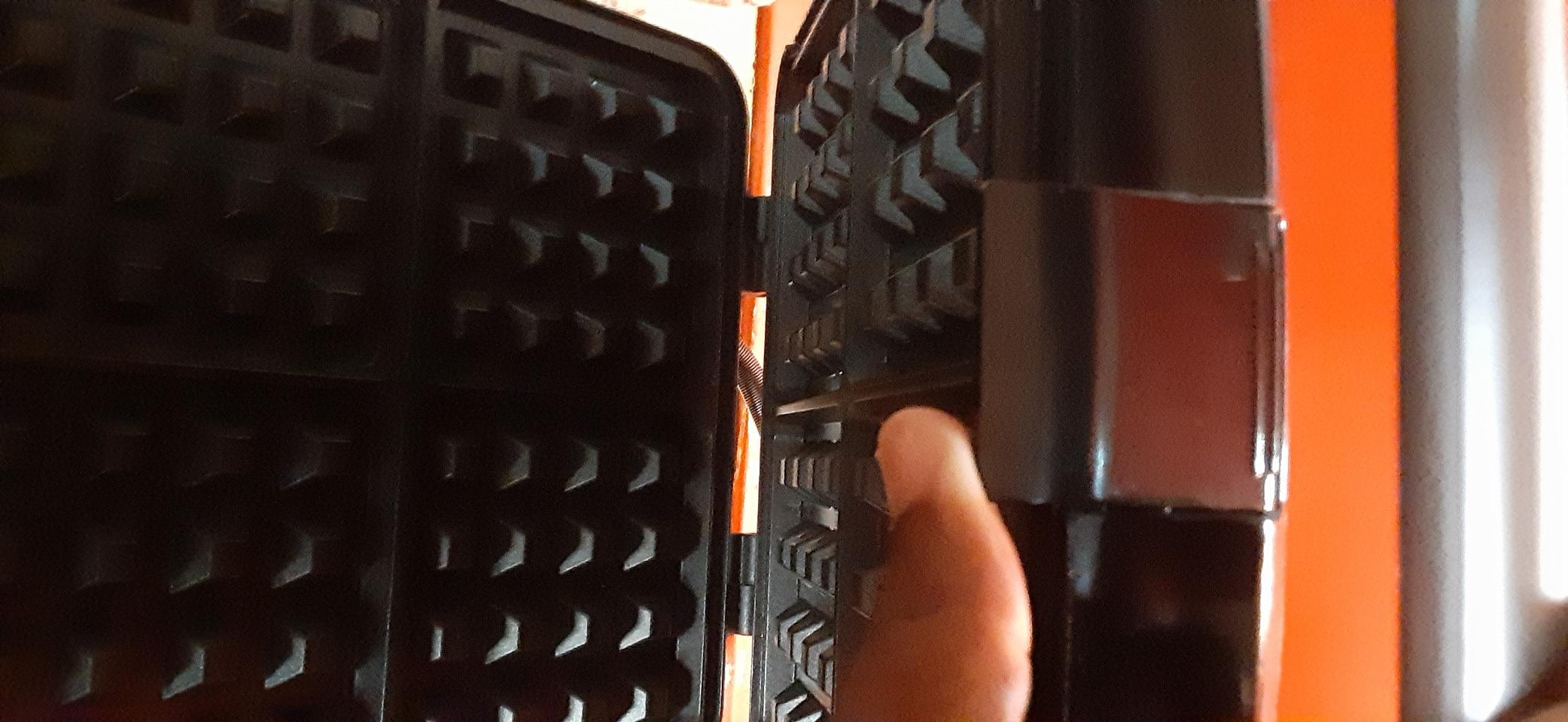 Solid waffle maker