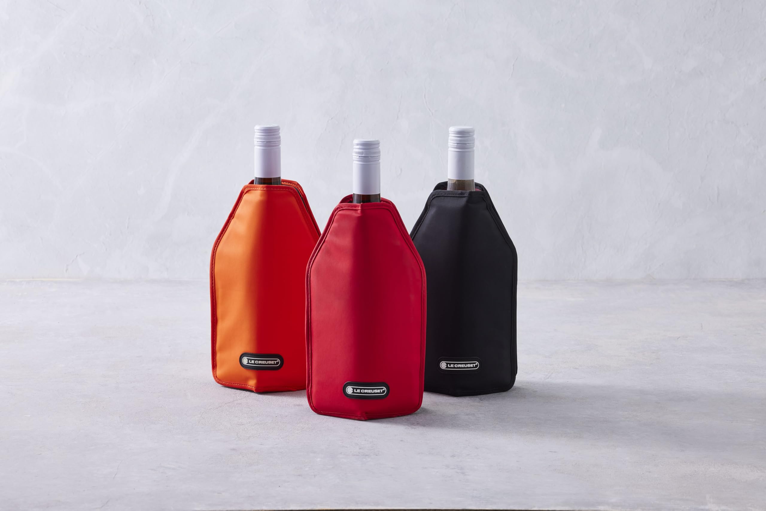 le-creuset-wine-cooler-sleeve-licorice-black image 4