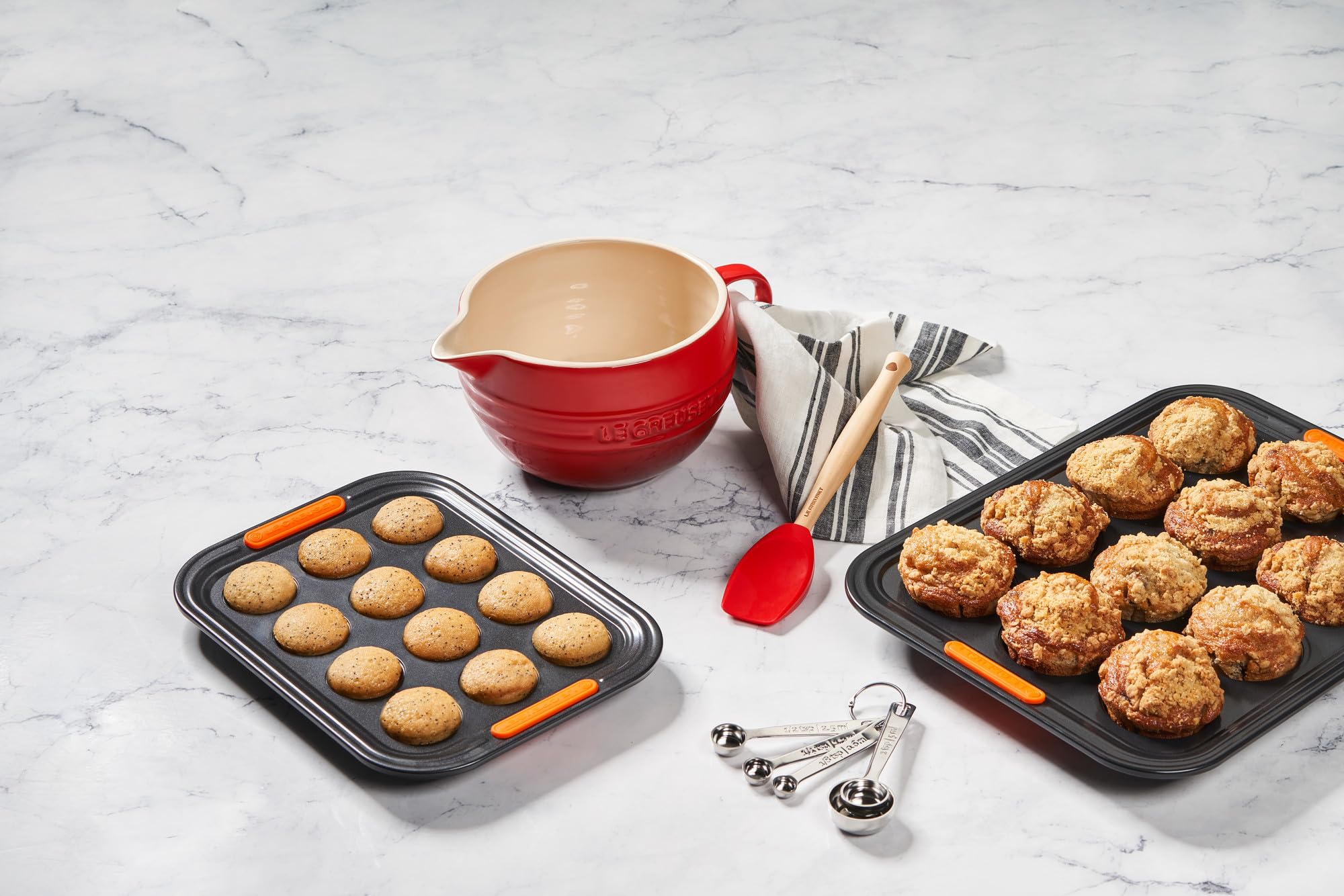 le-creuset-stoneware-signature-batter-bowl-3-25qt-cerise image 6