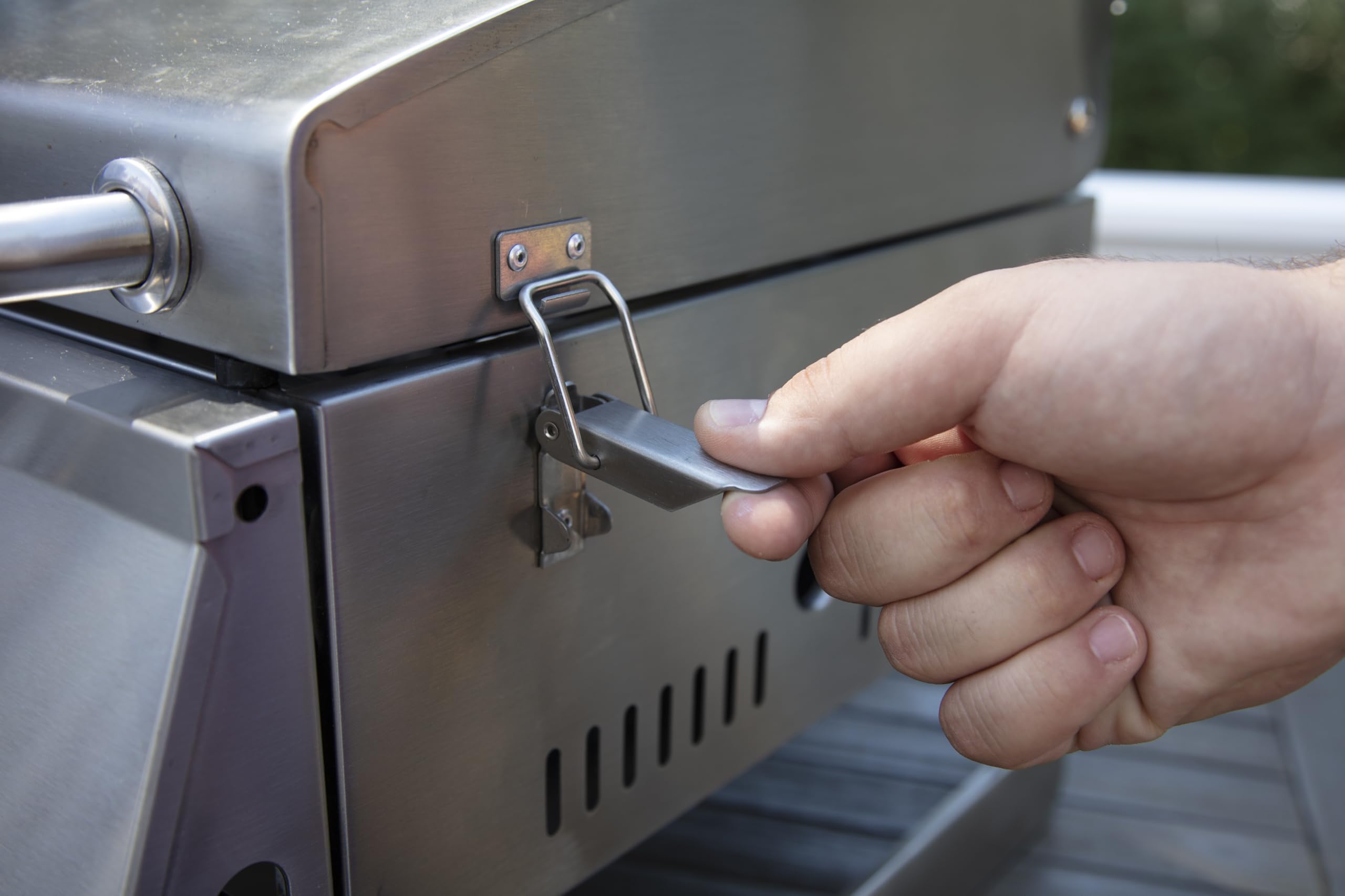 cuisinart-cgg-306-chef-s-style-tabletop-portable-propane-grill-20-000-btu-2-burn image 8