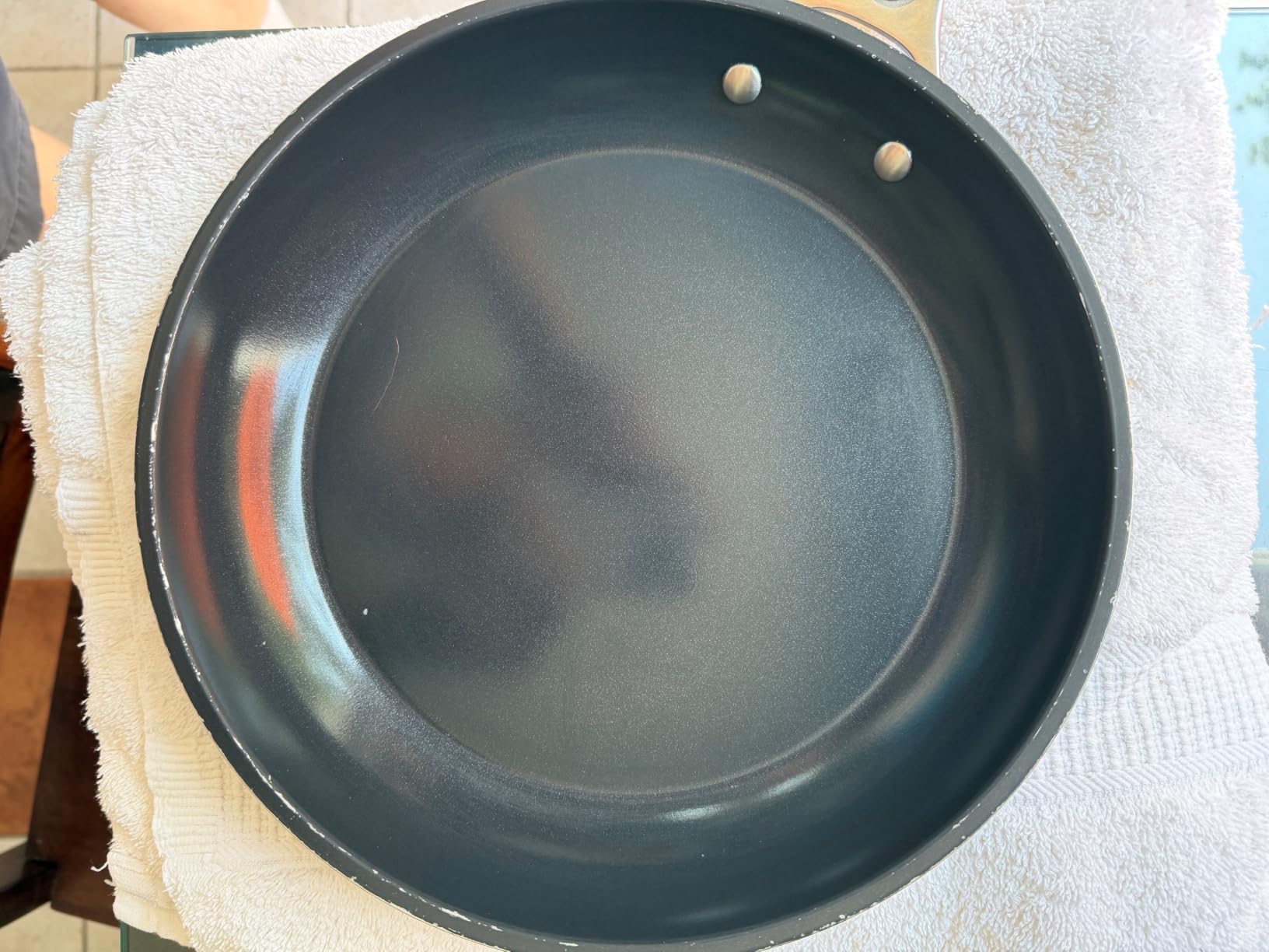 Nice pan, but handle gets hot