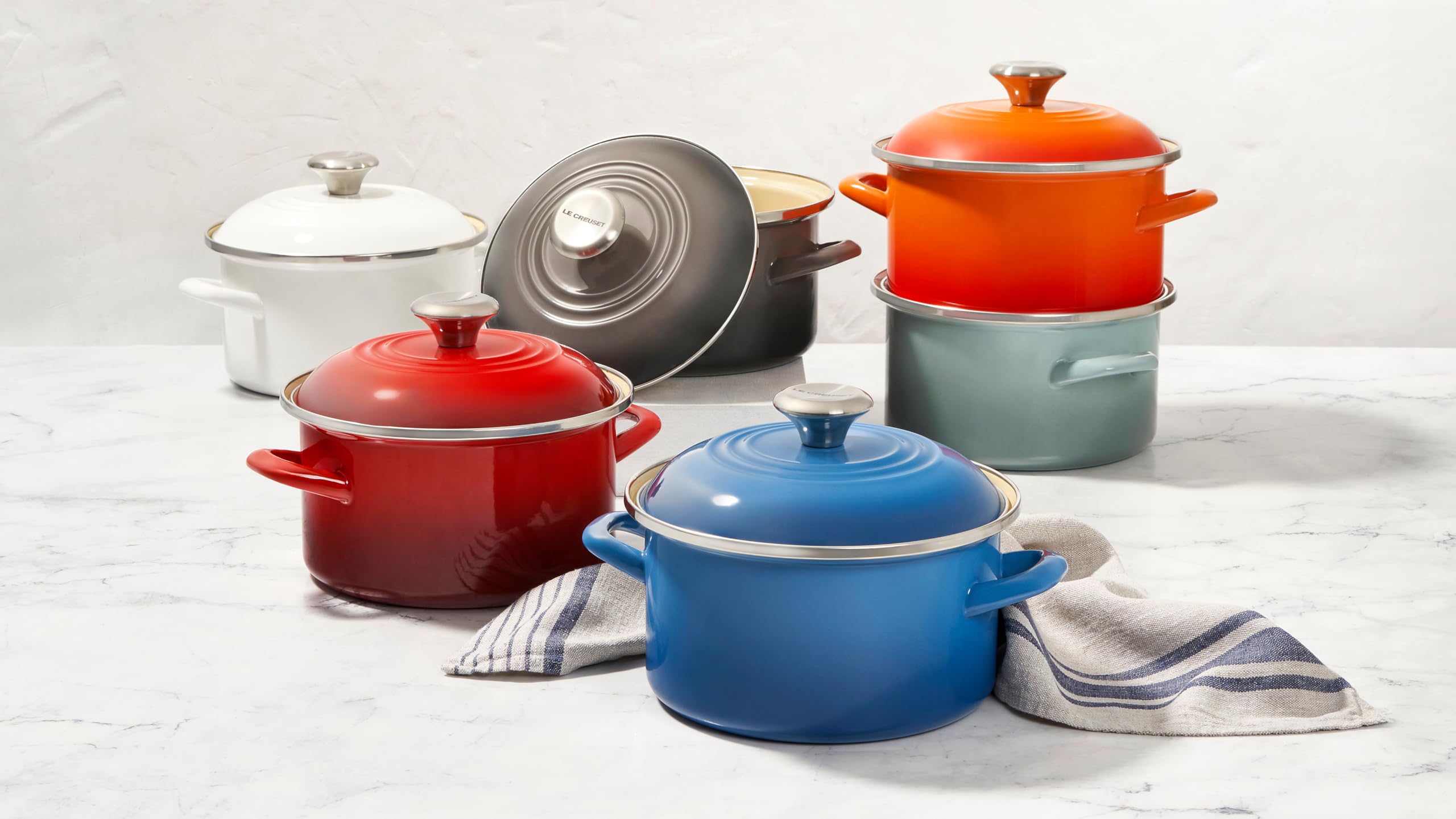 le-creuset-enamel-on-steel-traditional-petite-stockpot-3-8qt-cerise image 5