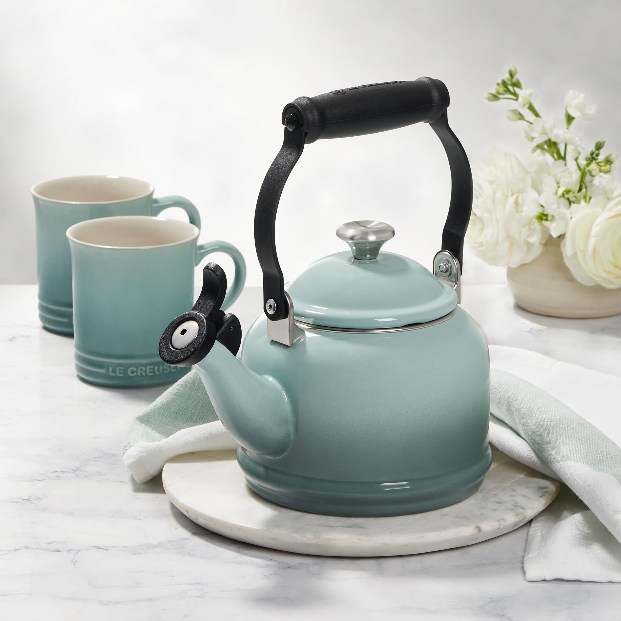 le-creuset-enamel-on-steel-demi-tea-kettle-1-25-qt-olive-whistling image 5