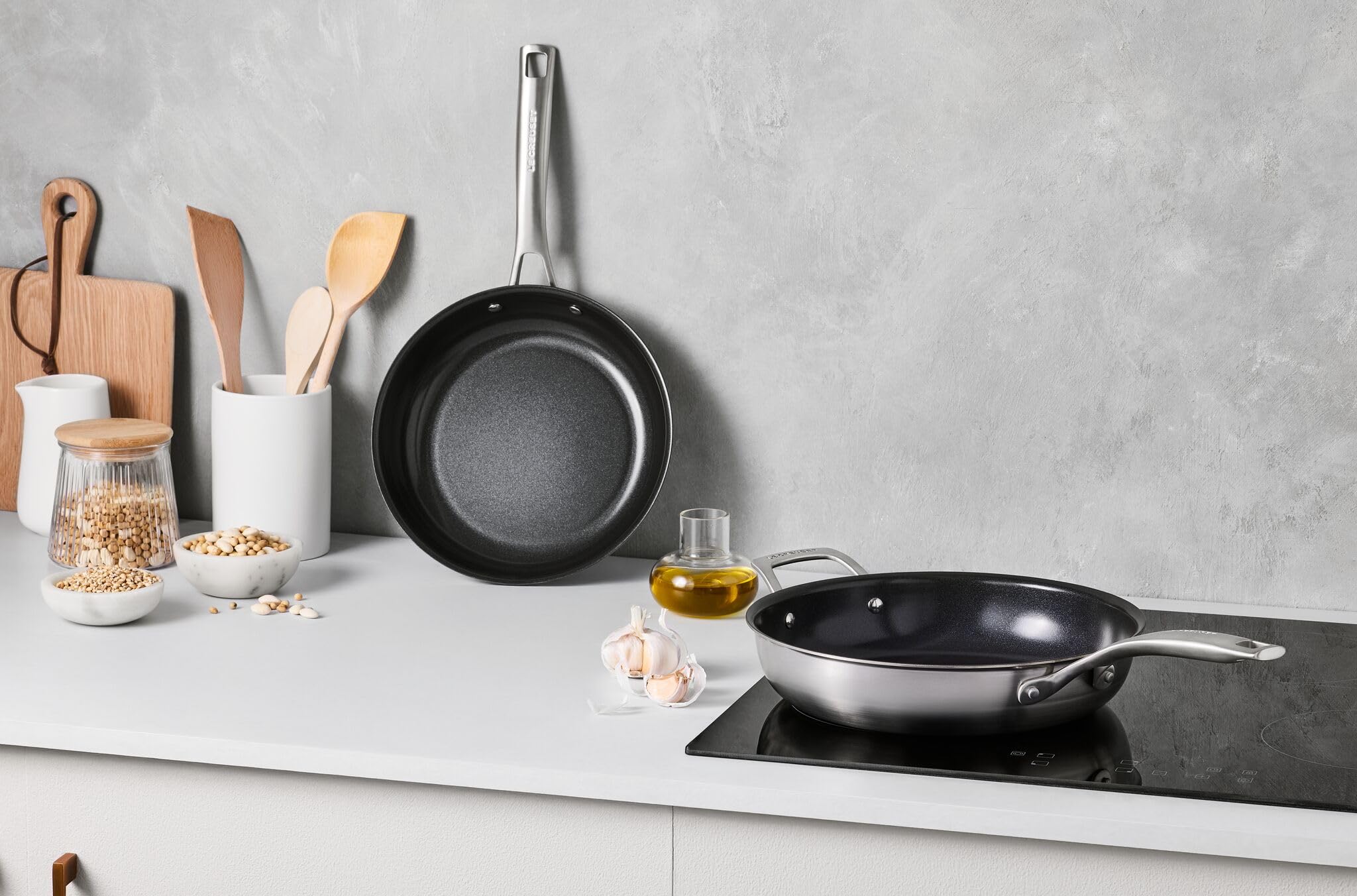 le-creuset-essential-stainless-steel-non-stick-shallow-round-frying-pan-11-with- image 6