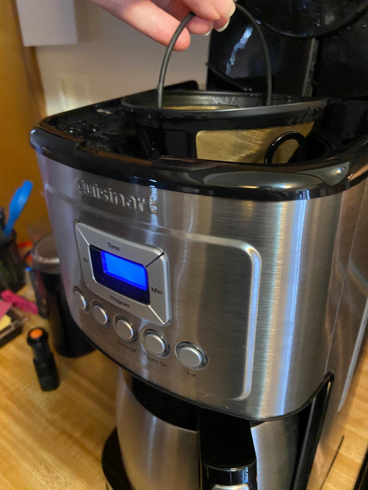 Excellent coffee, but carafe handle is uncomfortable