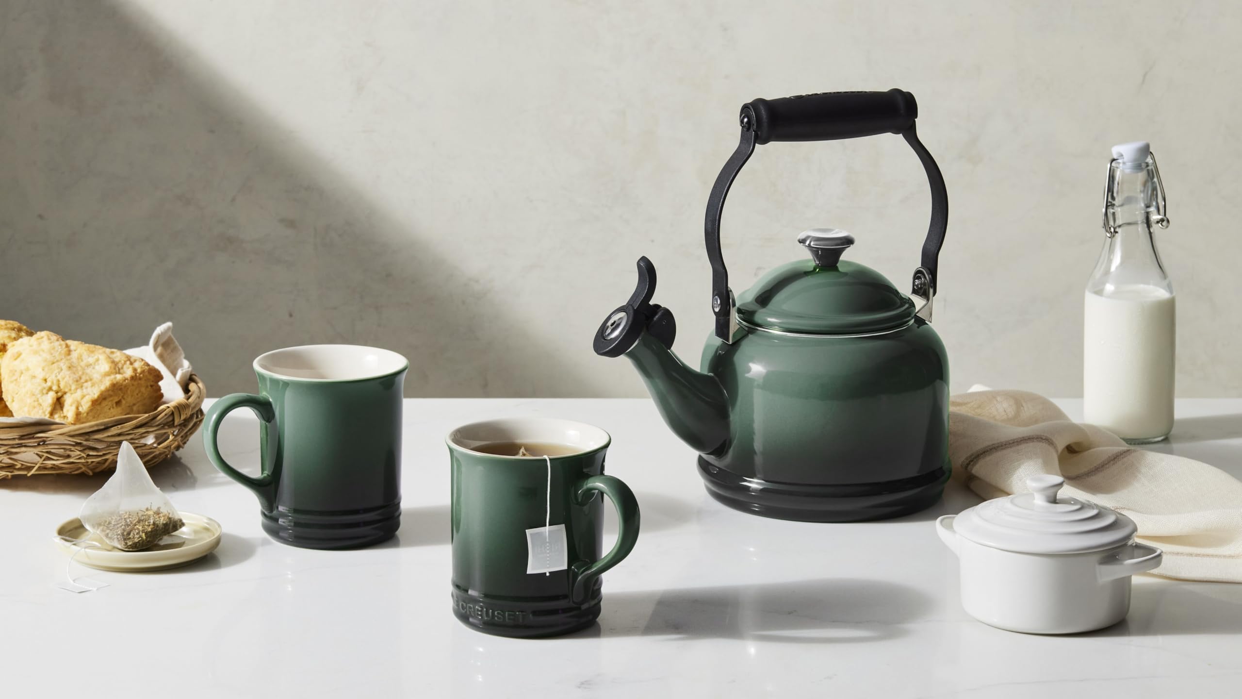 le-creuset-enamel-on-steel-demi-kettle-with-metal-finishes-stoneware-set-of-2-mu image 2
