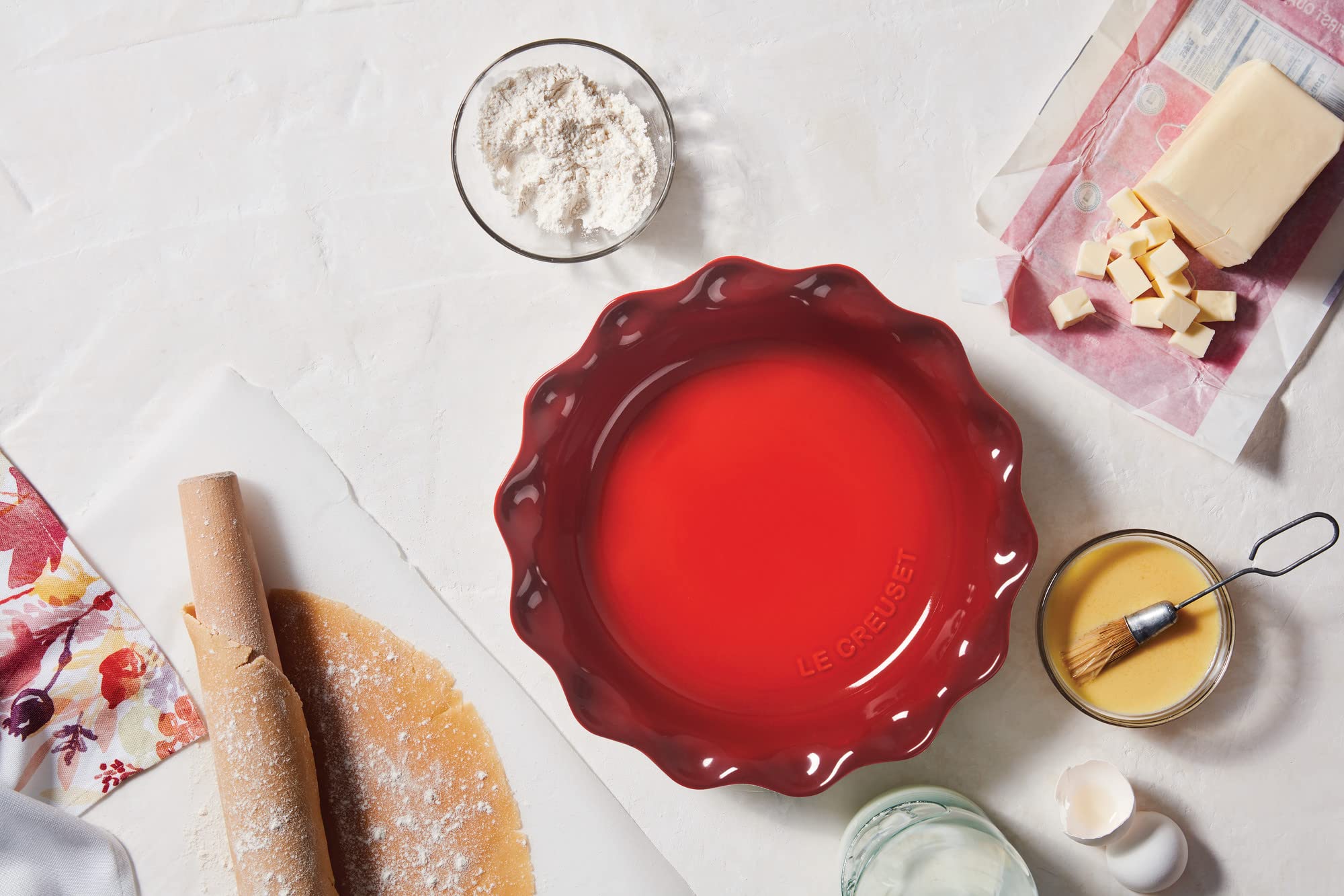 le-creuset-stoneware-set-of-2-9-heritage-fluted-pie-dish-and-9-fluted-loaf-dish- image 6
