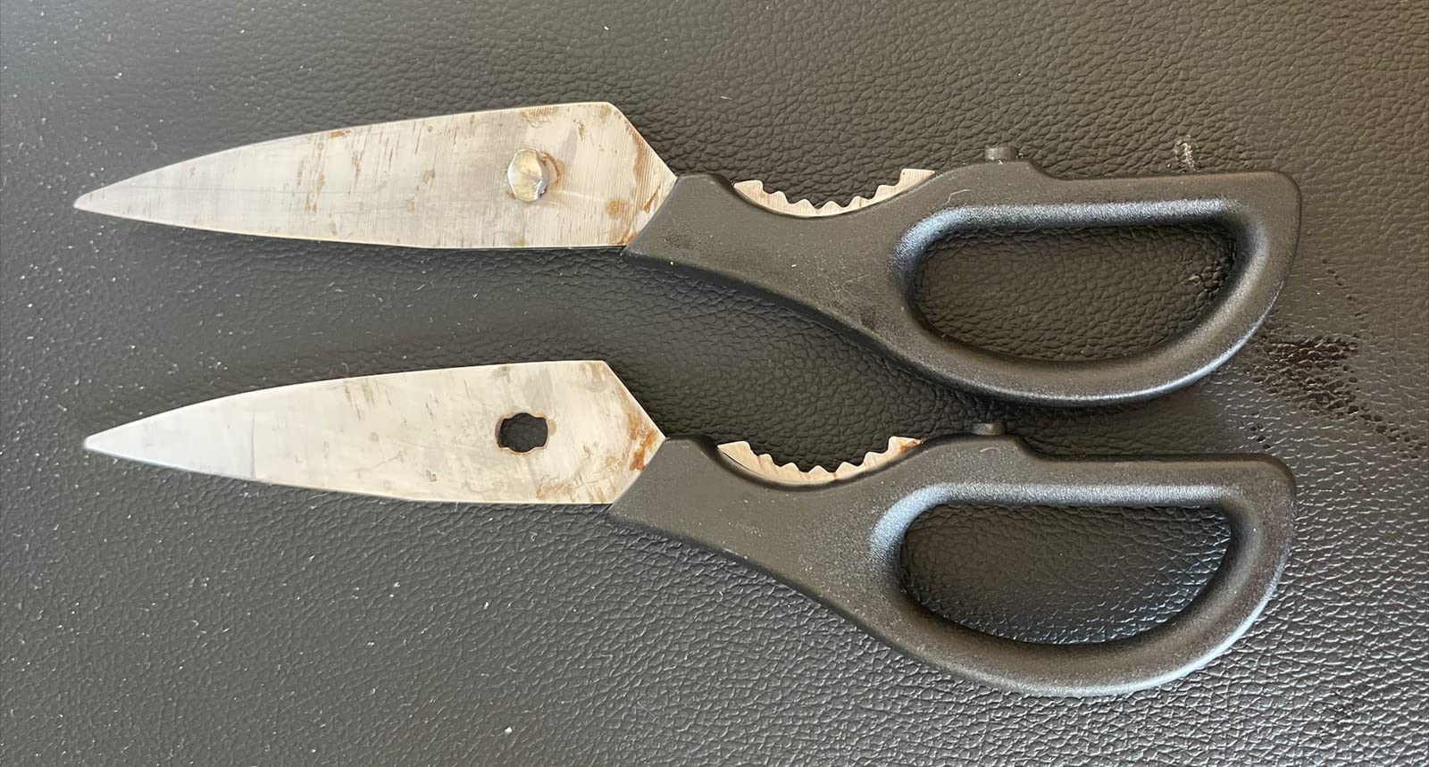 The blades are sharp, but the handles slip when wet