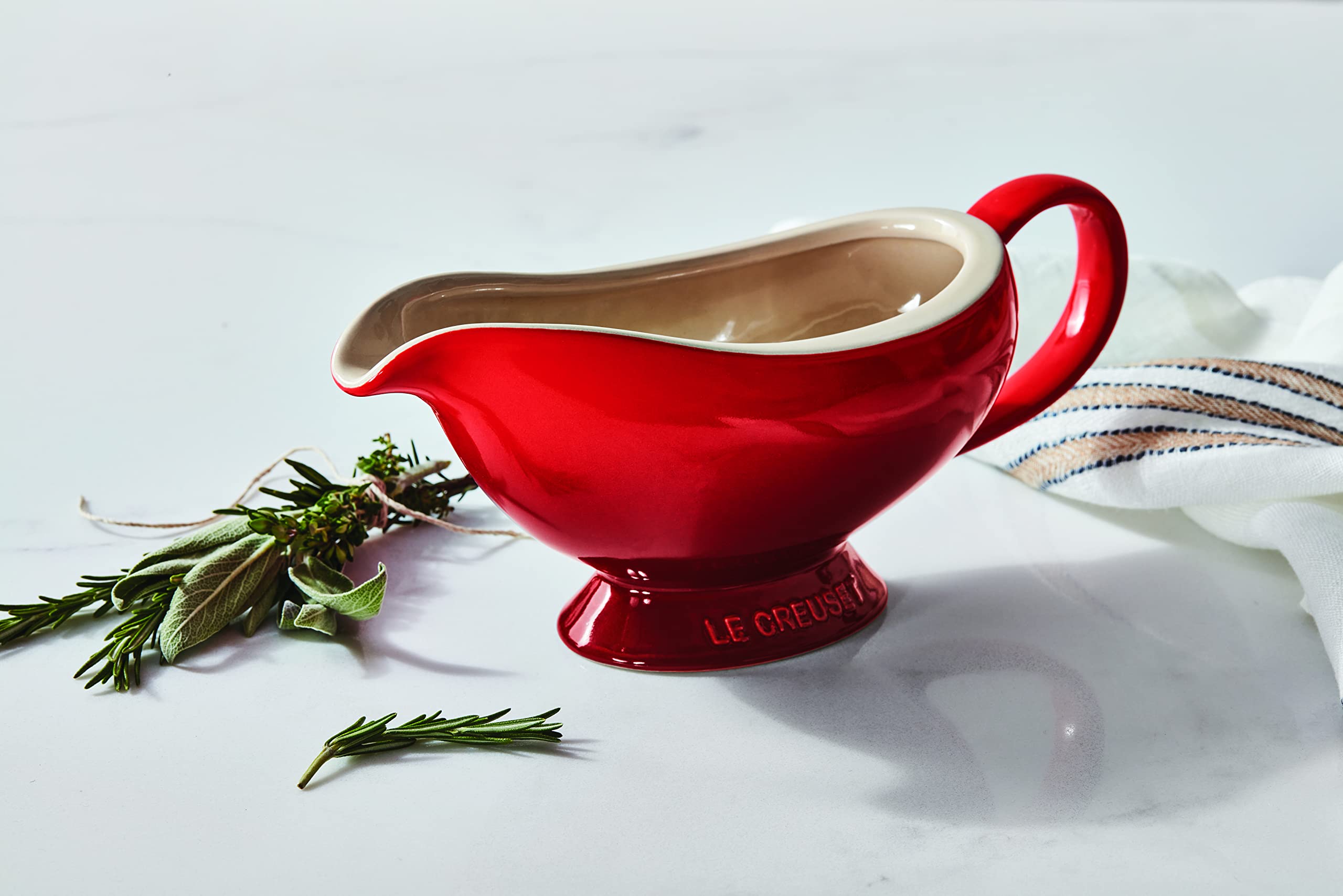 le-creuset-heritage-stoneware-gravy-boat-cerise image 4