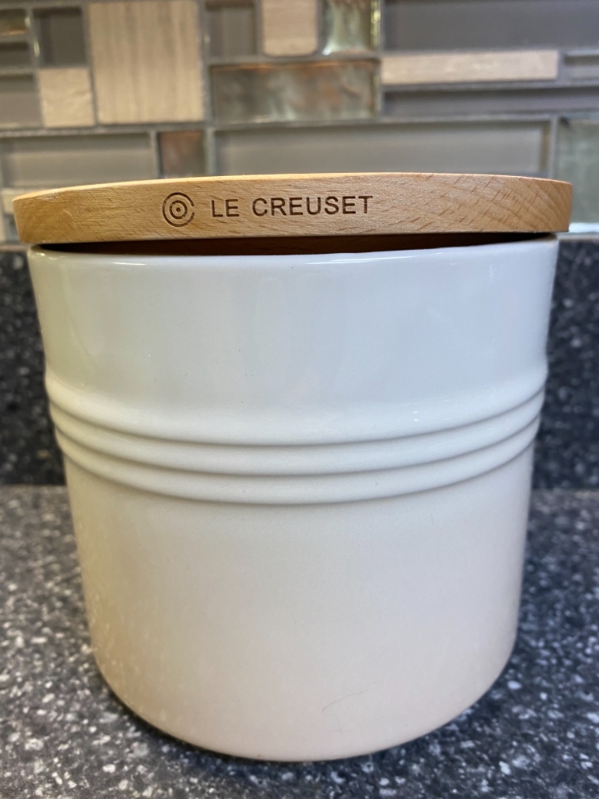Lid doesn't stay on