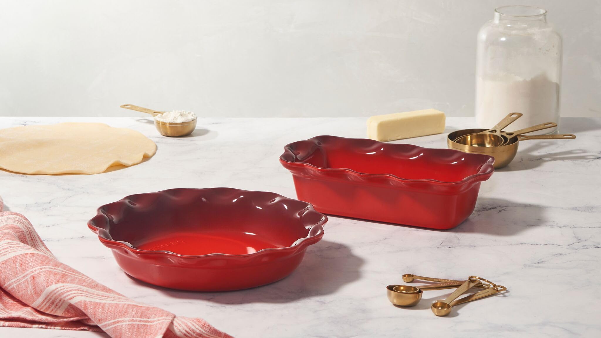 le-creuset-stoneware-set-of-2-9-heritage-fluted-pie-dish-and-9-fluted-loaf-dish- image 4