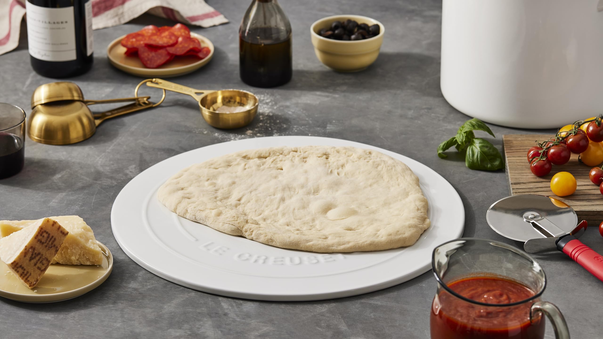 le-creuset-stoneware-round-pizza-stone-15-cerise-dual-sided-for-crispy-crusts image 6