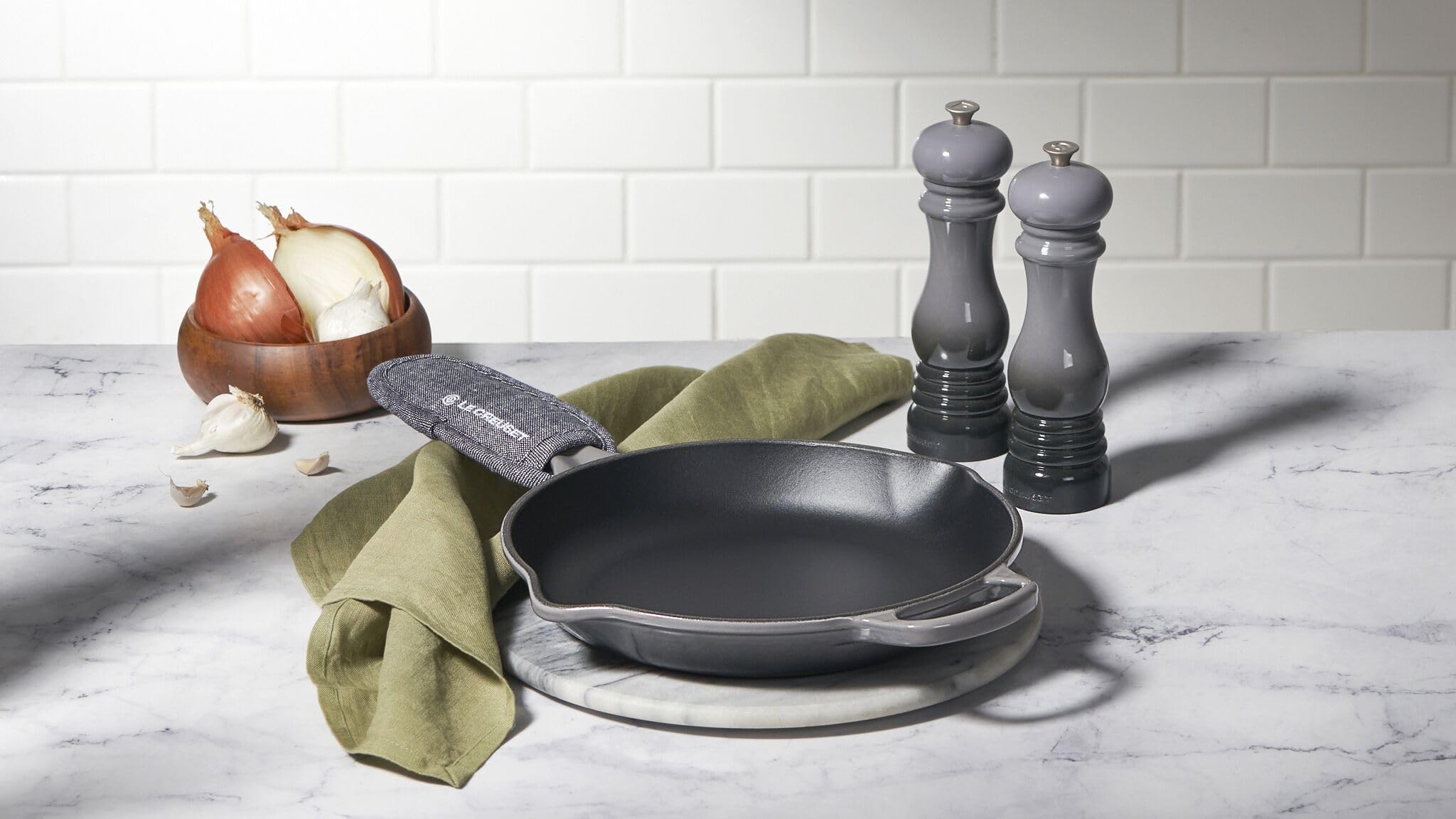 le-creuset-salt-mill-8-inch-riviera image 8